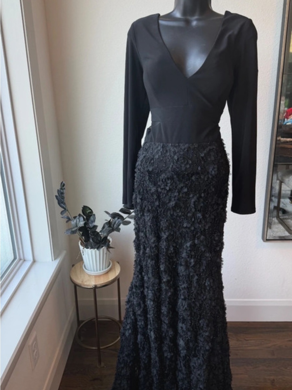 Xscape Elegant Black V-Neck Long Sleeve Evening Dress